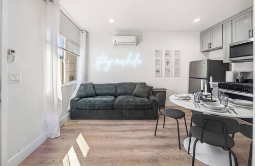 Garden Grove Apartment | Charming Garden Grove Studio Private Entry 10 Min to Disneyland