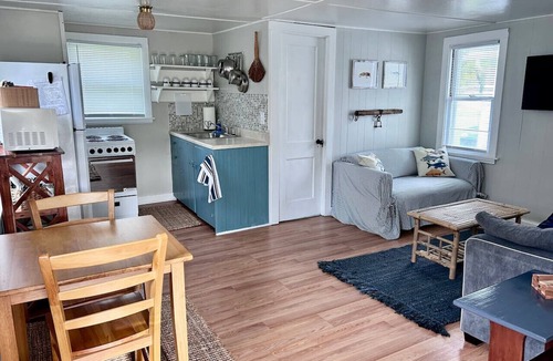 Geneva-on-the-Lake Cottage | Charming GOTL 1 Bedroom Lake Erie Cottage, sleeps 4