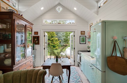 North Chesterfield Cottage | Charming Guesthouse at Historic Bon Air Estate with WiFi, AC
