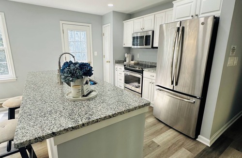 Ruby House | Charming Guesthouse at Hidden Lake Stafford 2 bedroom 2 full bath with AC