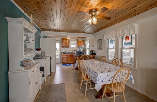 Goshen House | Charming house on the Delaware Bay in delightful Reeds Beach with AC, WiFi