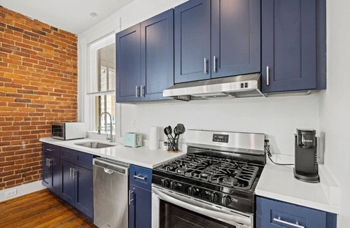 Monroe Ward Apartment | Charming Historic 2 BR Near VCU