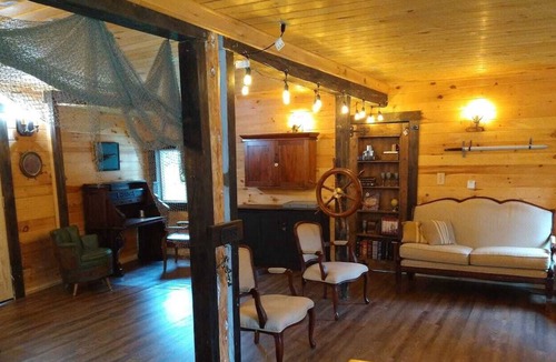 Town of Morehouse House | Charming Historic Boathouse