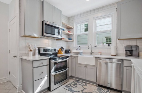 Annapolis House | Charming Historic Home <.75mile to Navy Stadium, 1mile to USNA and Downtown