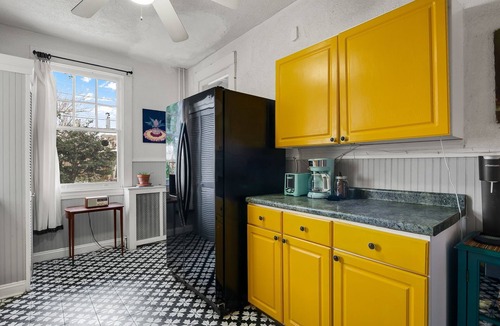 Richmond House | Charming Historic Home-Walk to Carytown-Fence-Pet Friendly-Hotel-grade Towels