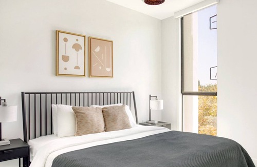 Melrose Apartment | Charming Hollywood 2BR w/Roof & BBQ, nr Melrose/Fairfax, by Blueground