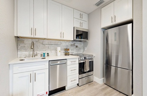 Middle River Terrace House | Charming Home - Enclosed Yard, Fully Equipped Kitchen & Great Location