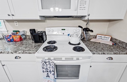 Bowling Green House | Charming Home Minutes from Town ! Close to Golf Course and Kings Dominion !