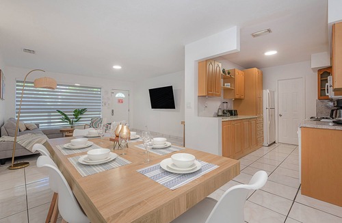 Hallandale Beach House | Charming home 12min to the Beach