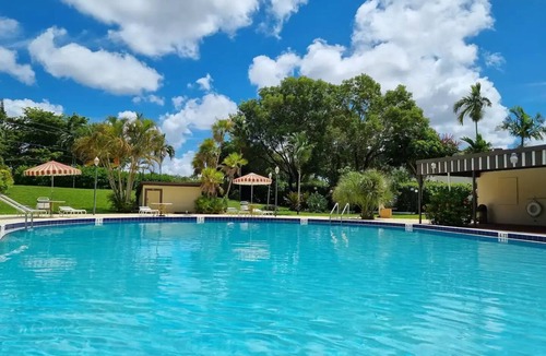 Sunrise Condo | Charming Home with Private Balcony.nn