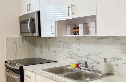 North Miami Beach House | Charming house in terrific Miami with AC, WiFi