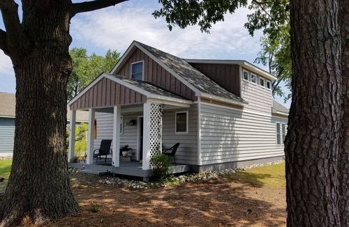 St. Michaels Cottage | Charming Intown Cottage – The Ultimate Walkable Getaway steps from Downtown!
