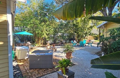 Riverside Park House | Charming Key West style cottage + tropical bungalow + kayaks + cold plunge