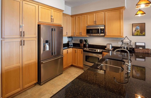Sandpoint Condo | Charming Lakefront Escape with Pool & Hot Tub