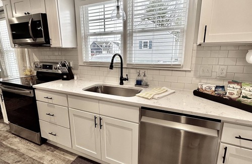 Lynchburg Cottage | Charming Magnolia Cottage with Hot Tub Near Liberty & Downtown