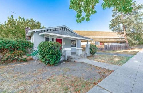 Monrovia House | Charming Monrovia Bungalow Near Pasadena and LA