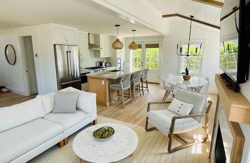Nantucket Town Cottage | Charming new construction 4br cottage in town