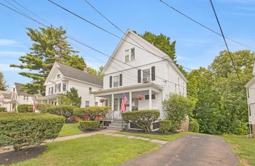 West Hartford House | Charming New England Home in West Hartford Center