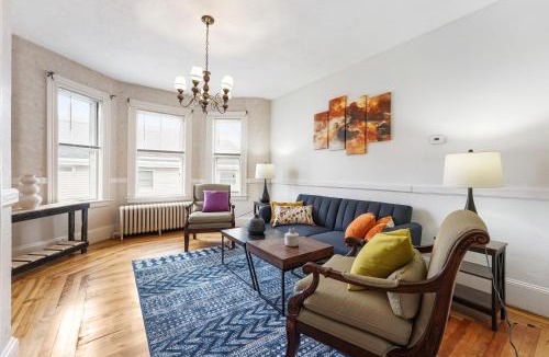 Revere Apartment | Charming New England style apartment 6 miles to downtown Boston, 4 miles to Logan airport