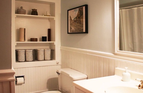 Beacon House | Charming Private 2 BR Beacon Bungalow Getaway