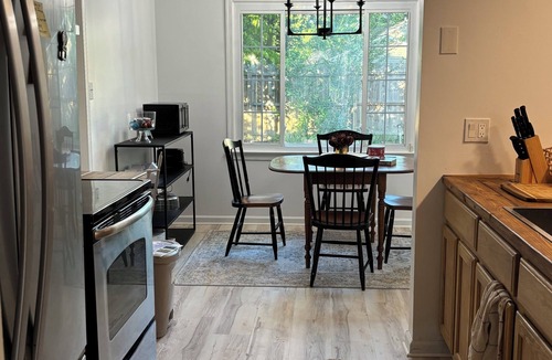 Virginia Beach House | Charming Spacious 4-bedroom house with WiFi and AC in beautiful Virginia Beach