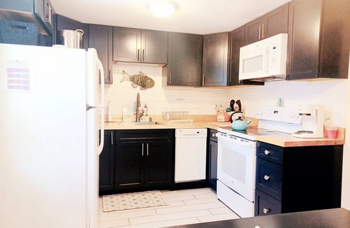 Teaticket House | Charming 'Starfish Cottage' - Walk to Perch Pond and Great Bay