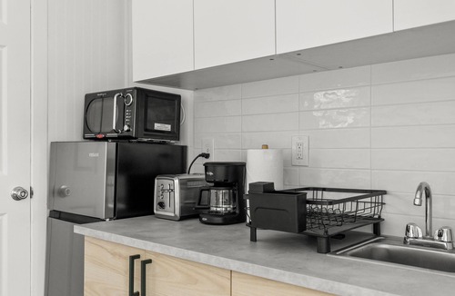 Dennis Port Condo | Charming Studio Dennis Port Getaway with WiFi and AC - Close to Beach!