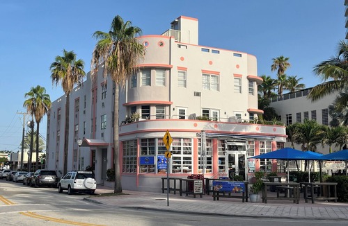 North Beach Apartment | Charming studio in sunny Miami Beach with ocean view!