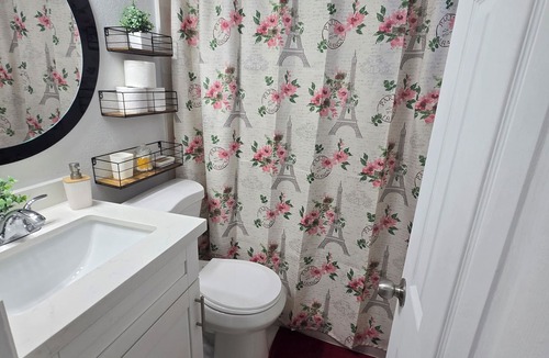 Hialeah Apartment | Charming studio ,minutes from the airport.