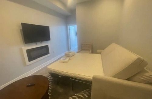 H Street Corridor Apartment | Charming Studio near Capitol Hill - U2