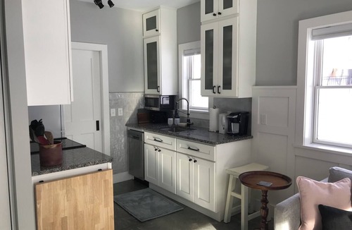 Shelburne Apartment | Charming Studio Se7en apartment in tranquil Shelburne, perfect for your getaway!