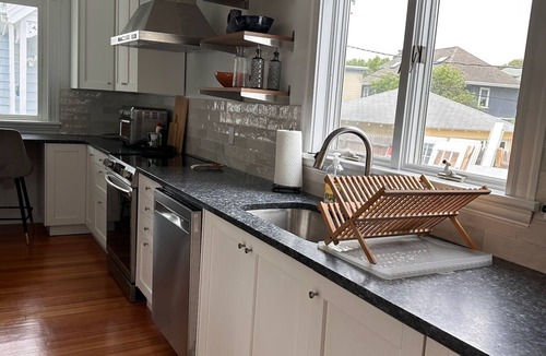 Swampscott Apartment | Charming Swampscott Retreat 2BR AC Spa-Style Amenities