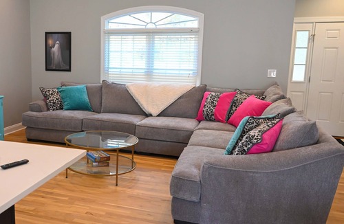 Glen Allen House | Charming three bedroom, two bathroom tranquil retreat just 2 miles from Wyndham.