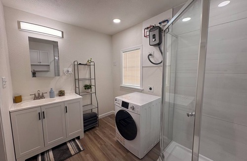 Wayne County Cottage | Charming tiny home in westpoint TN.Full bathroom and kitchen