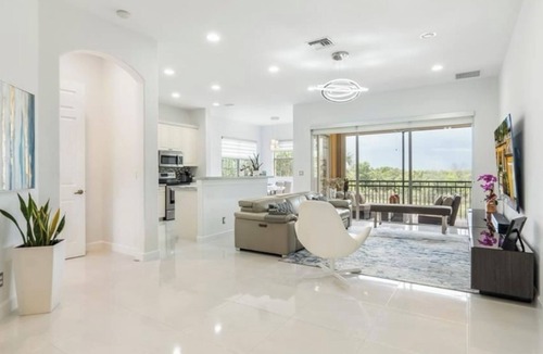 Parkland House | Charming townhome 3BR - Gated, Trails, Pool & Balcony, Resort Style Location.