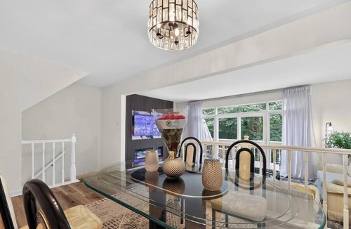 Wheaton House | Charming Townhome Near Metro & Parks
