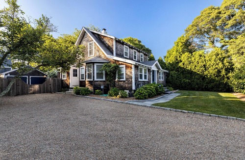 Tisbury House | Charming Vineyard Classic Home, Walk to Town & Boat