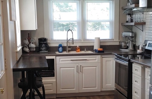 Issue House | Charming & Walkable 1905 Farmhouse Stroll to Shops, Shore & Beach Fun
