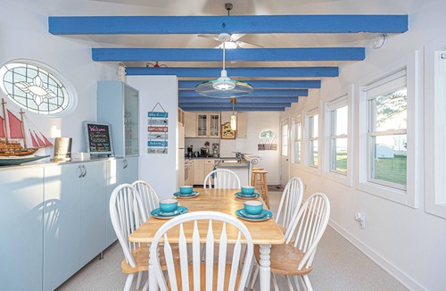 Fishing Creek House | Charming Waterfront Farmhouse 10 minutes from Blackwater NWR - Pet Friendly