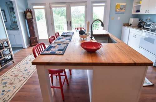 Greenbush Apartment | Charming Waterfront Cottage with Boat Ramp and Swim Dock near Assateague