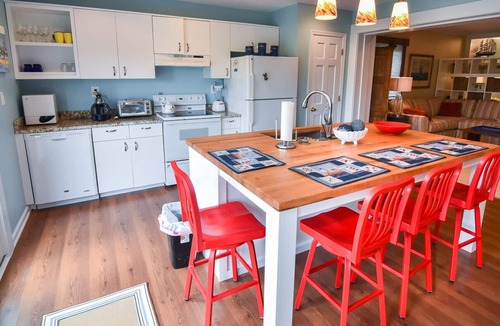 Greenbush Apartment | Charming Waterfront Cottage with Boat Ramp and Swim Dock near Assateague