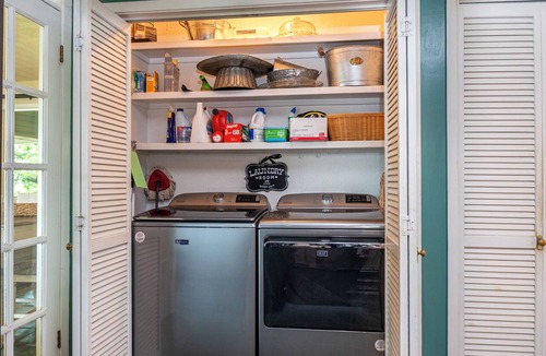Tool House | Charming waterfront getaway with great water access.