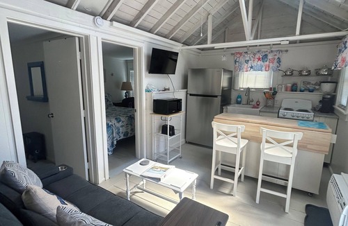 West Yarmouth Cottage | Charming West Yarmouth Cottage- Minutes to Beaches, Dining & Family Fun
