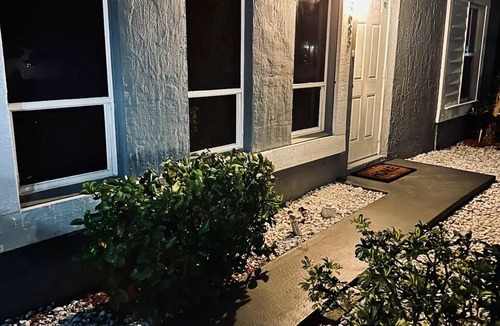 Delray Beach House | Chateau Guest House, Delray Beach. Modern 3 king bed oasis just off Atlantic Ave