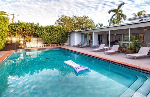 Hollywood Lakes Villa | Chateau Hollywood Luxury Home & Pool Near Hollywood Broadwalk