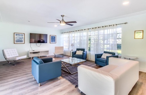 Hollywood Lakes Villa | Chateau Hollywood Luxury Home & Pool Near Hollywood Broadwalk