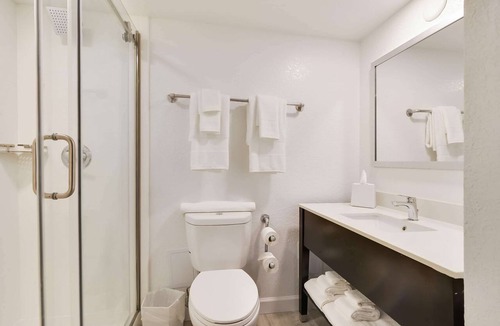 Inverrary Hotel | Chateau Mar Golf Resort, Trademark Collection by Wyndham
