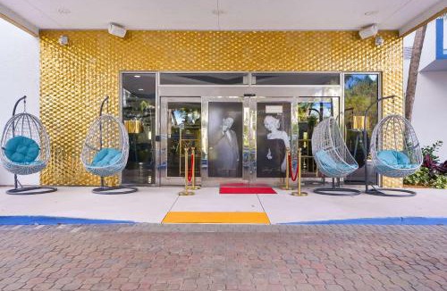 Inverrary Hotel | Chateau Mar Golf Resort, Trademark Collection by Wyndham