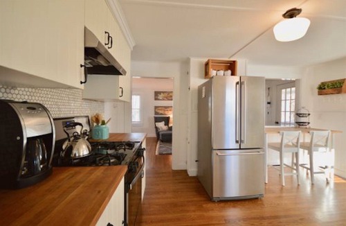 North Chatham House | Chatham Getaway- Completely Renovated Cape Cottage w/Linens Included