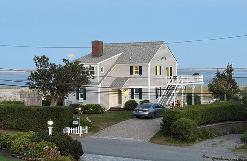 North Chatham House | Chatham's Best Views-Harbor & Atlantic; On the Beach 4 Kayaks, 2 SUP's, 5 chairs
